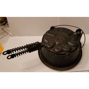 Griswold Erie "Heart and Stars" No. 18 cast iron waffle iron on No. 88 base